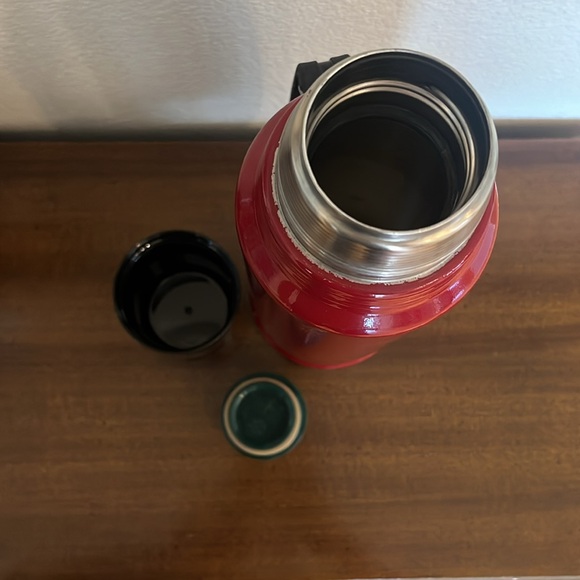 Stanley Red and Silver Vintage Style Thermos 1L with cup lid - Picture 8 of 10